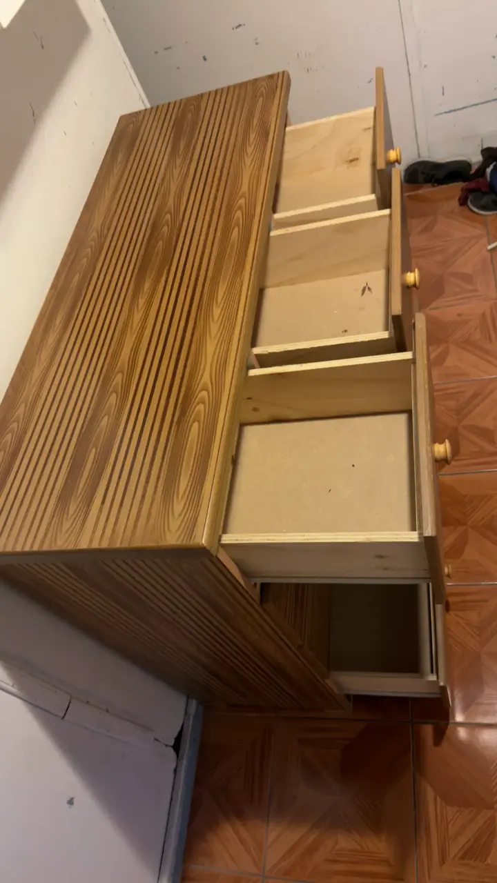 Cómoda de madera con múltiples cajones - 2