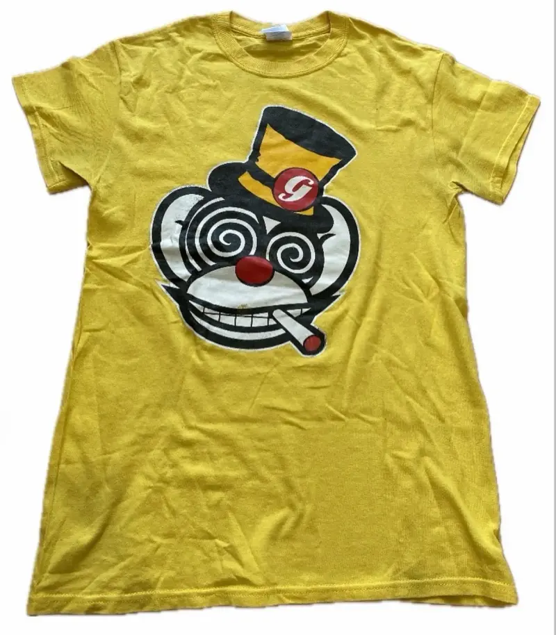 Polera Guachupé amarilla con diseño - 1