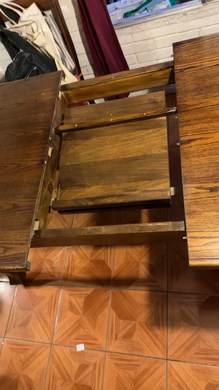Mesa de comedor de madera clásica - 2