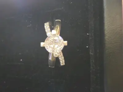 Anillo de compromiso con brillante - miniatura 1