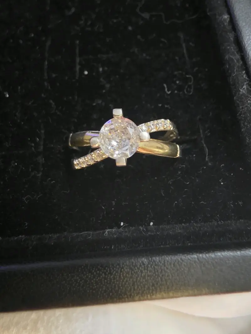 Anillo de compromiso con brillante - 2