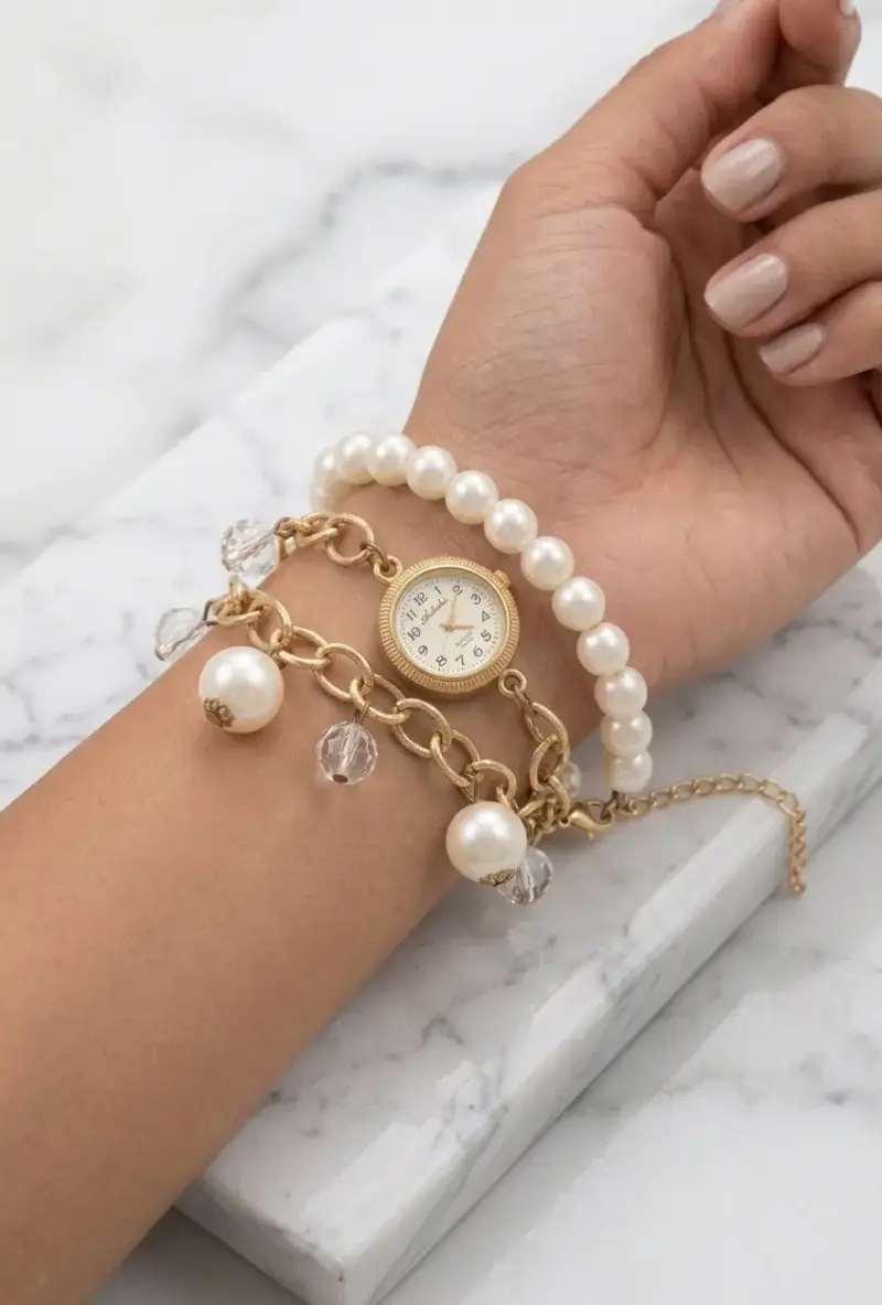 Reloj pulsera de perlas y cadena dorada - 2