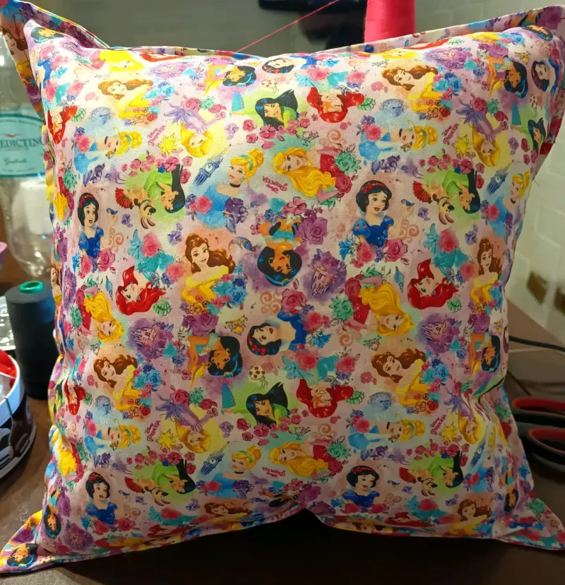 Cojín decorativo con princesas Disney