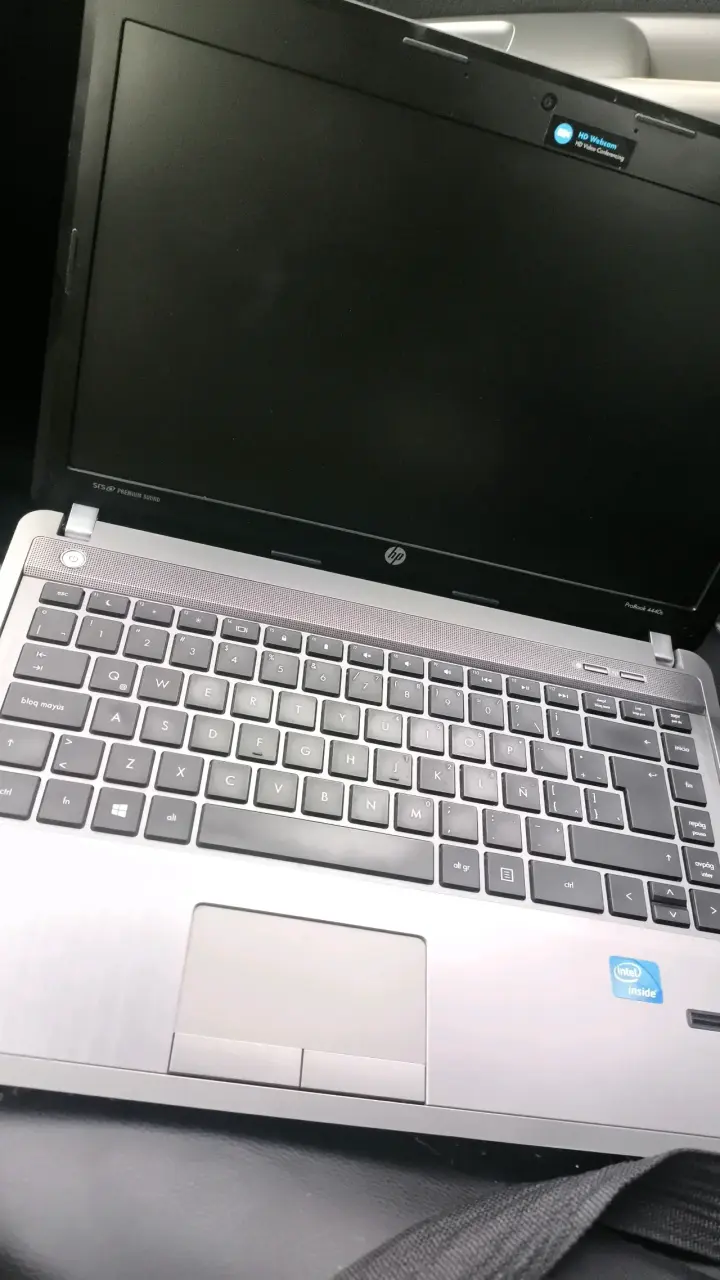 Laptop HP con pantalla de 15 pulgadas - 2