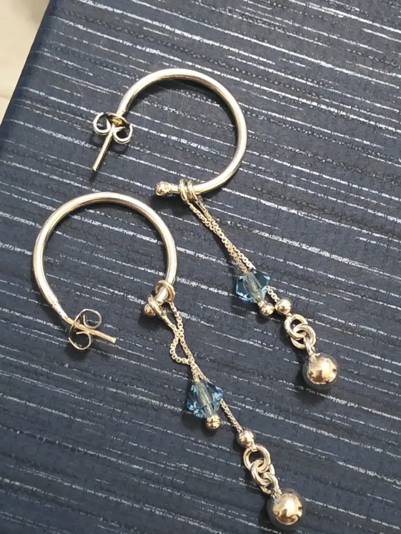 Aros de oro con colgantes de cristal azul - 1