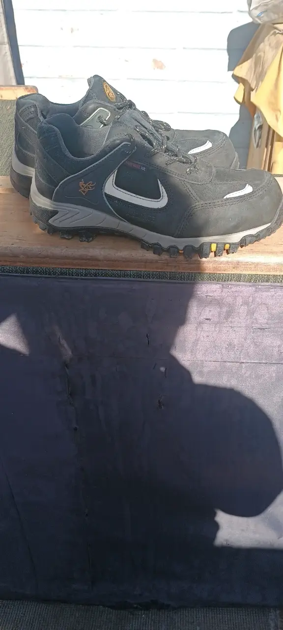 Zapatillas deportivas negras con detalles blancos - 2