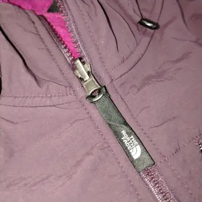 Chaqueta polar The North Face morada con capucha - miniatura 3