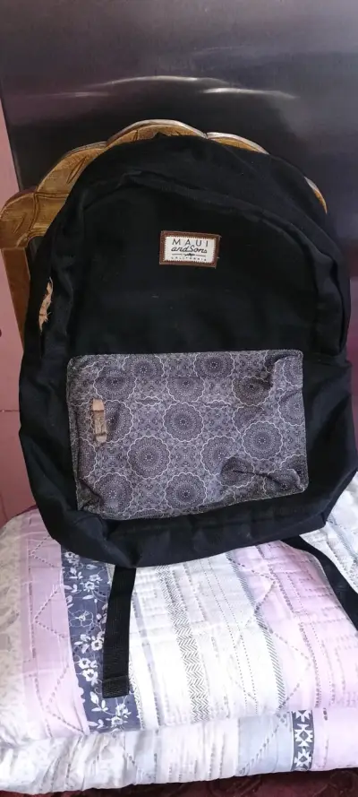 Mochila negra Maui and Sons con diseño - miniatura 1