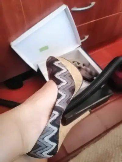 Tacones negros elegantes para mujer - miniatura 2