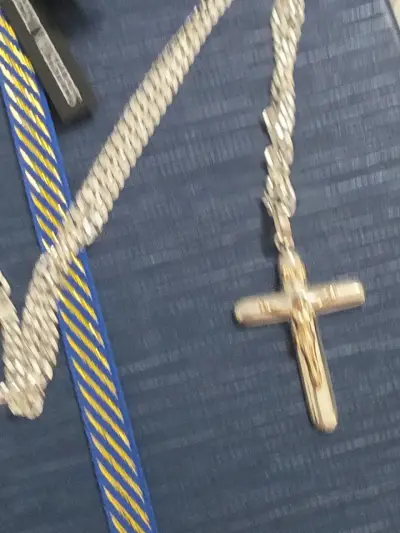 Cadena de plata con cruz colgante de oro - miniatura 1