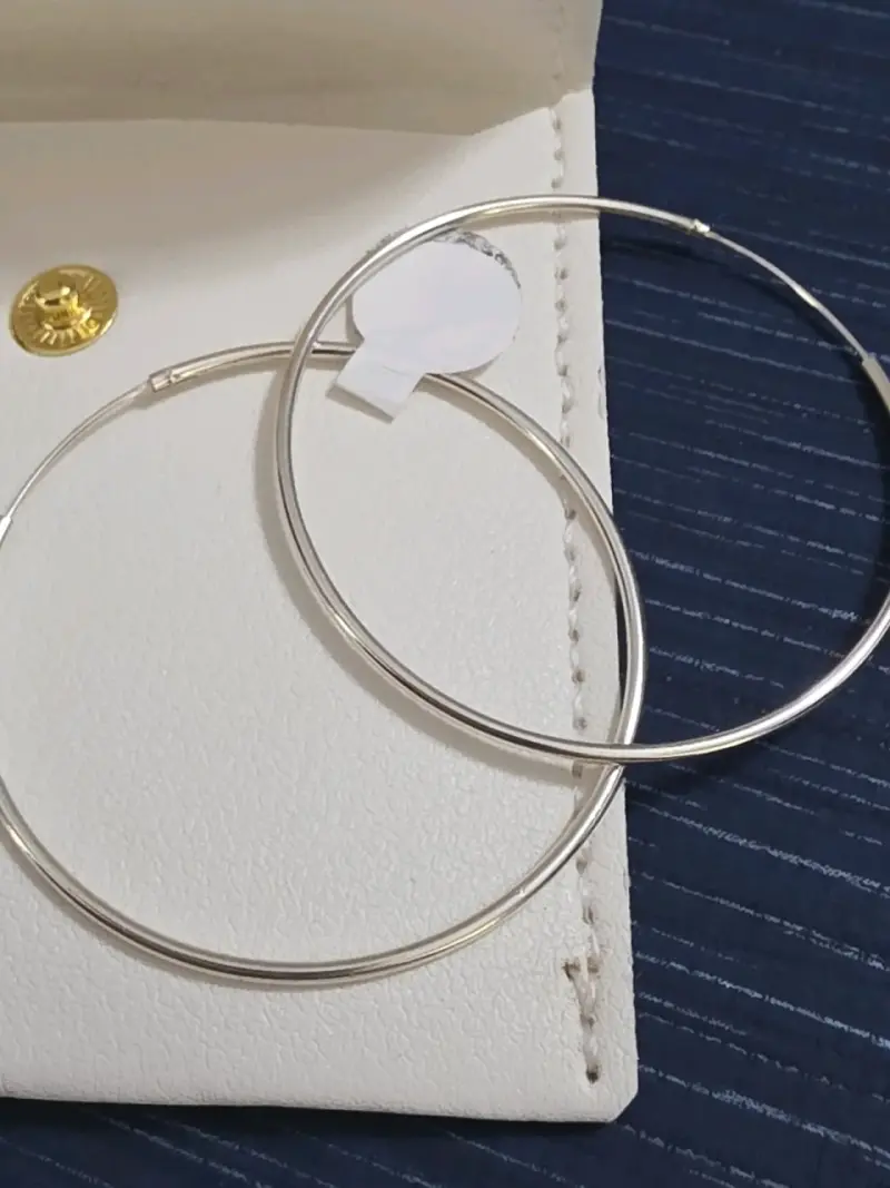 Aros de plata grandes estilo minimalista