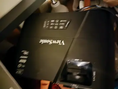 Laptop HP con pantalla de 15 pulgadas - miniatura 3