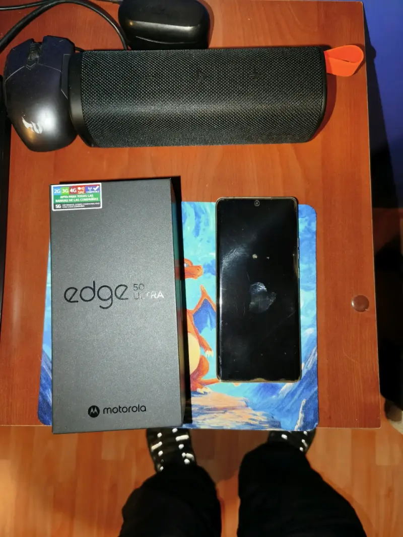 Smartphone Motorola Edge 50 Ultra con caja - 1