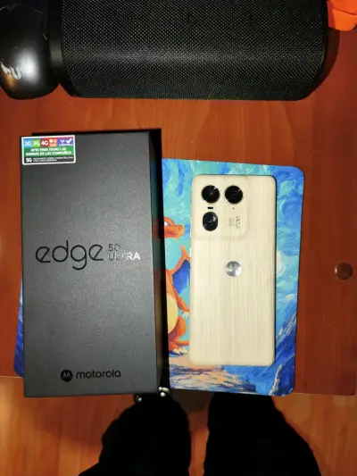 Smartphone Motorola Edge 50 Ultra con caja - miniatura 2