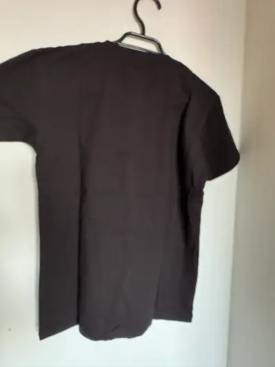 Polera negra Lacoste con logo bordado - miniatura 2