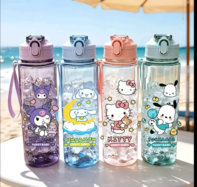 Botellas de agua con personajes kawaii