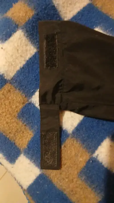 Pantalones cargo negros con bolsillos - miniatura 3