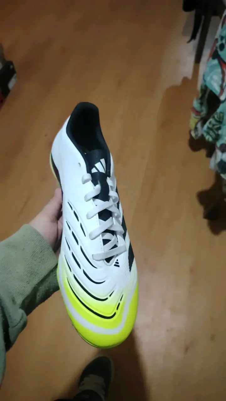 Zapatillas de fútbol Adidas blancas y negras - 2