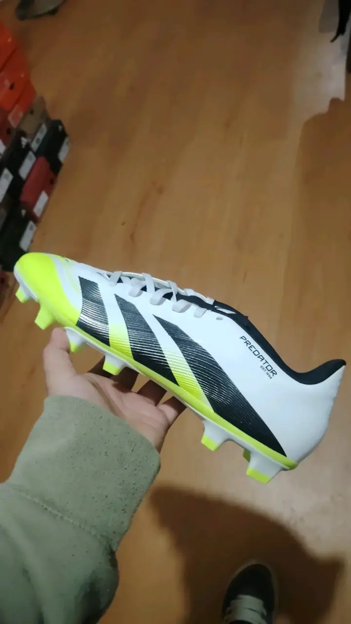 Zapatillas de fútbol Adidas blancas y negras - 3