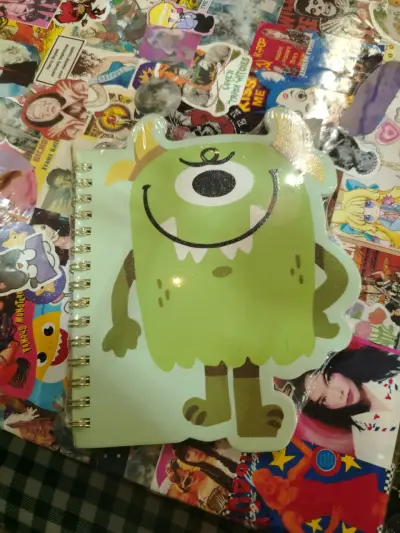 Cuaderno espiral con diseño de monstruo verde - miniatura 1