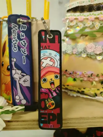 Llavero bordado con diseño de one piece - miniatura 2