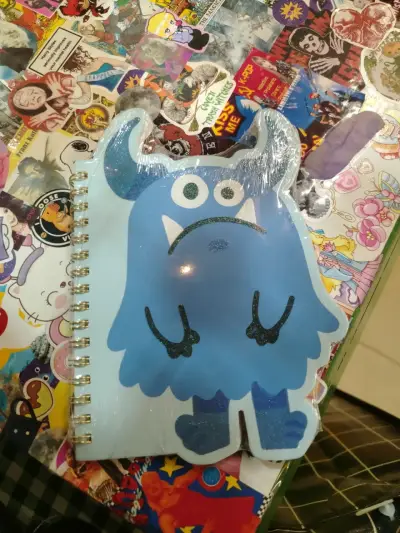 Cuaderno espiral con diseño de monstruo azul - miniatura 1