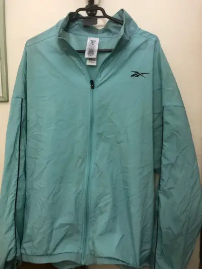 Chaqueta deportiva Reebok celeste para hombre - miniatura 1