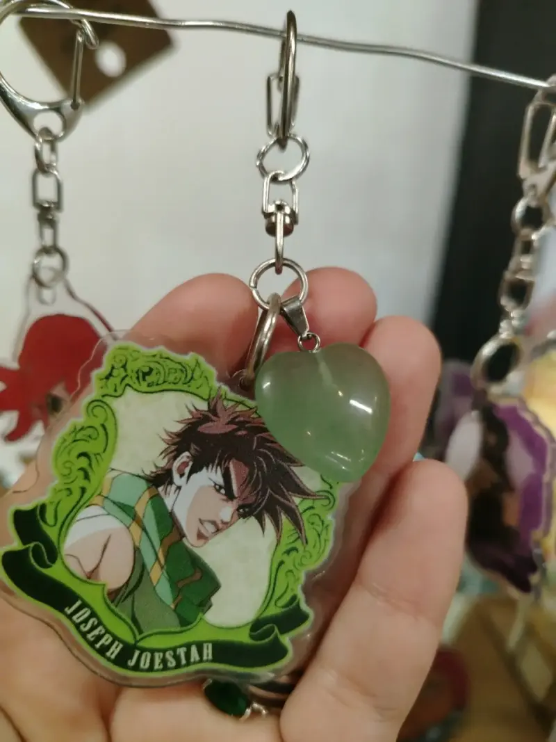 Llavero anime Joseph Joestar con corazón - 1