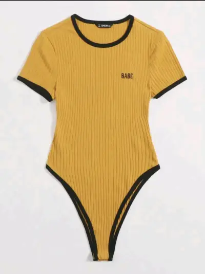 Body amarillo SHEIN con detalle 'Babe' - miniatura 1