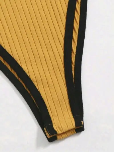 Body amarillo SHEIN con detalle 'Babe' - miniatura 3