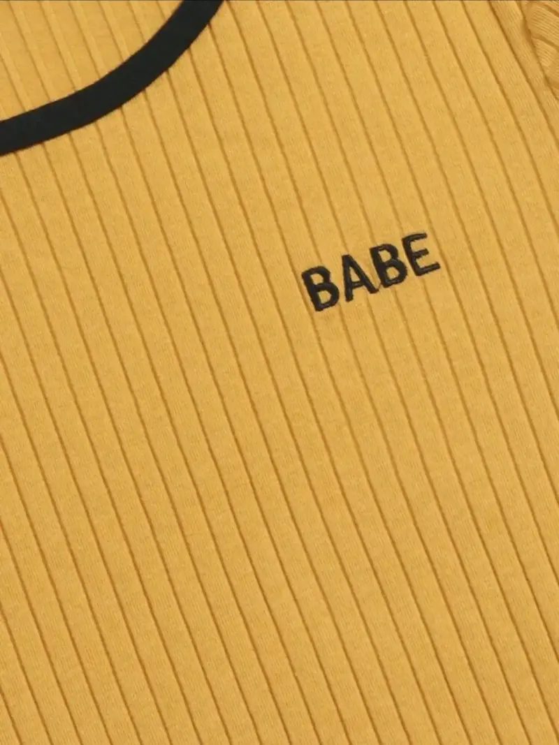 Body amarillo SHEIN con detalle 'Babe' - 4
