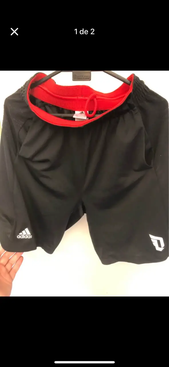 Shorts deportivos Adidas negros y rojos - 1