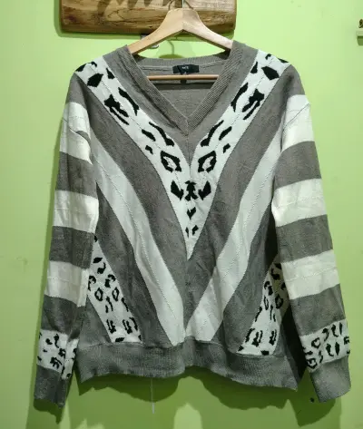 Suéter de lana con diseño animal print - miniatura 1