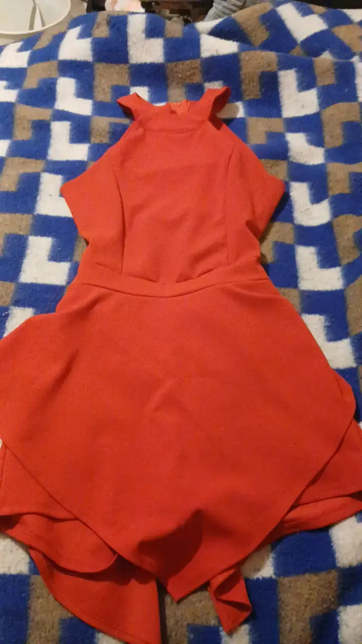 Vestido corto rojo elegante