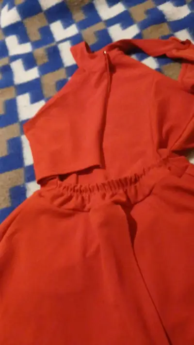 Vestido corto rojo elegante - miniatura 4