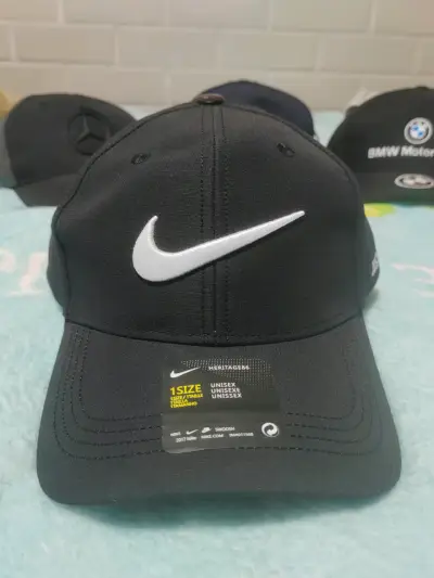 Gorra Nike negra unisex ajustable - miniatura 1