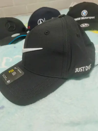 Gorra Nike negra unisex ajustable - miniatura 2