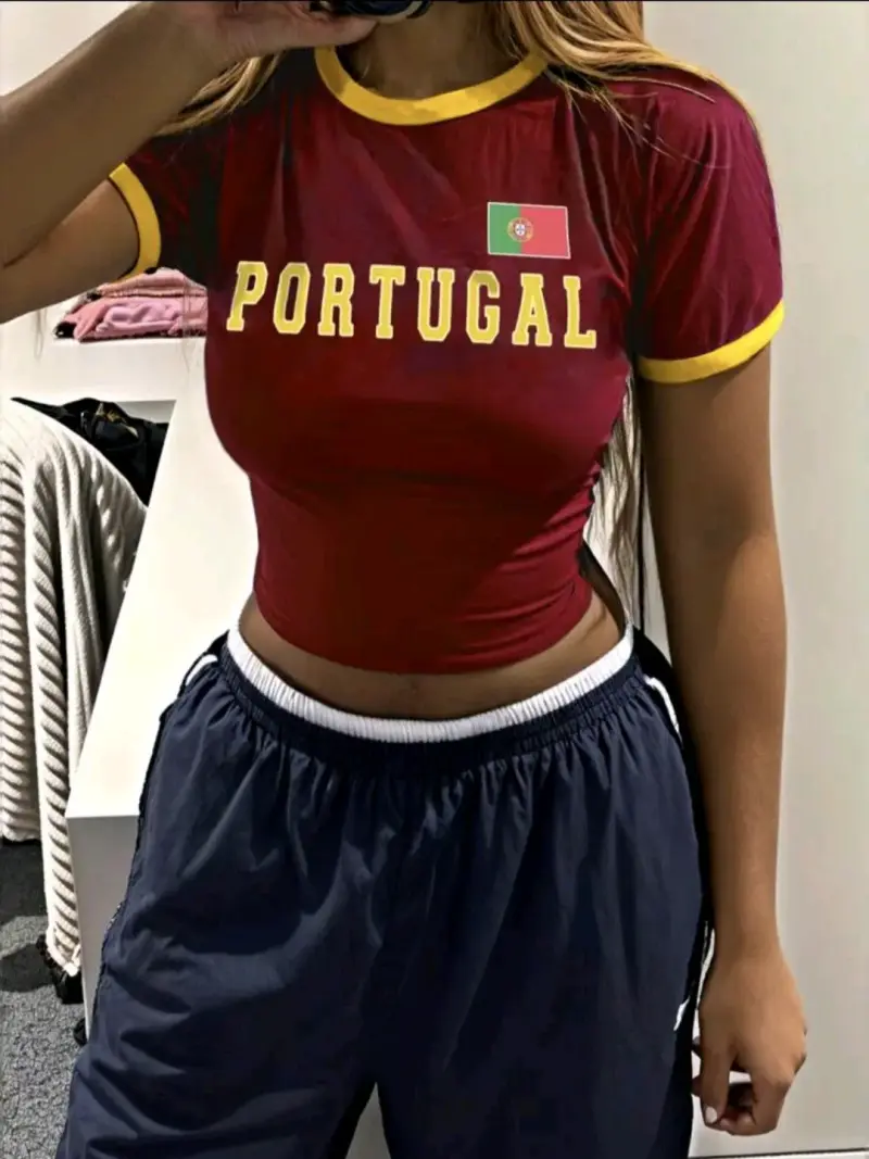 Polera roja Portugal con ribetes amarillos - 1