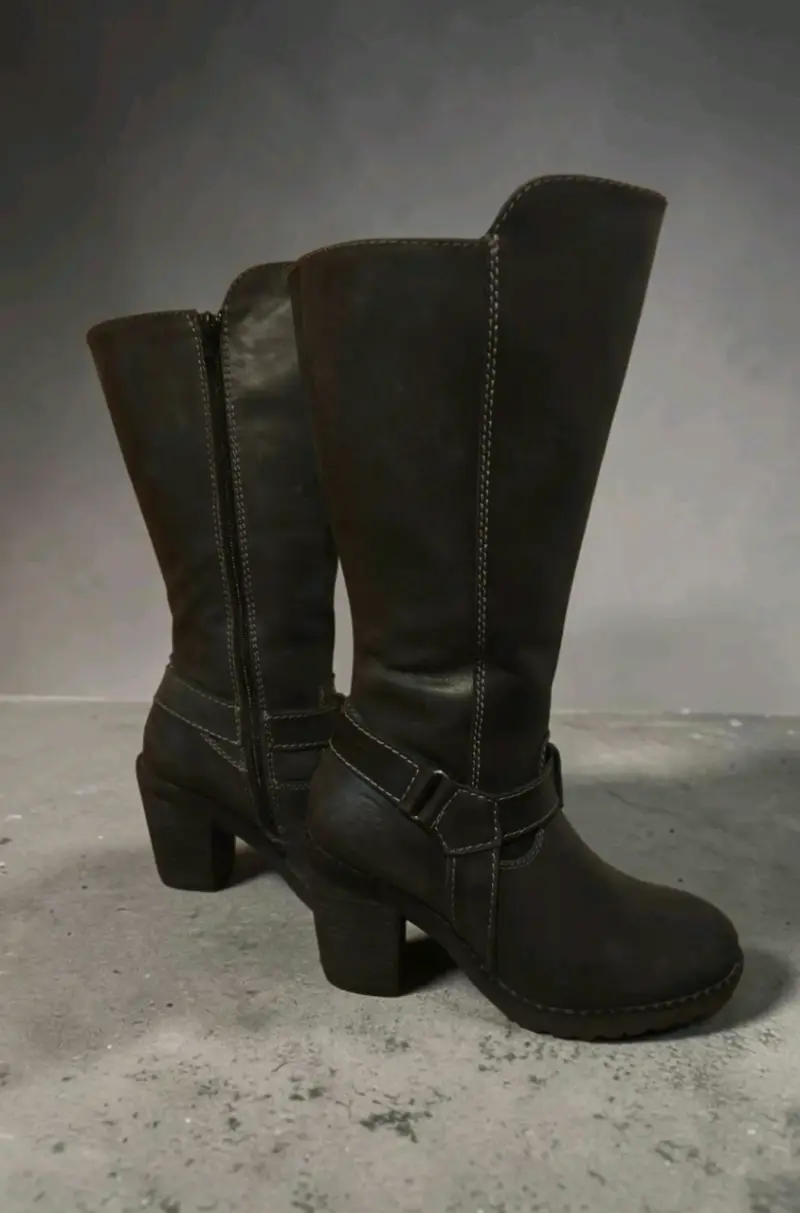 Botas de cuero negras con tacón alto - 2