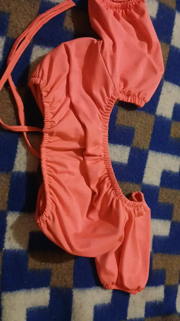 Bikini rosado con diseño moderno - 3