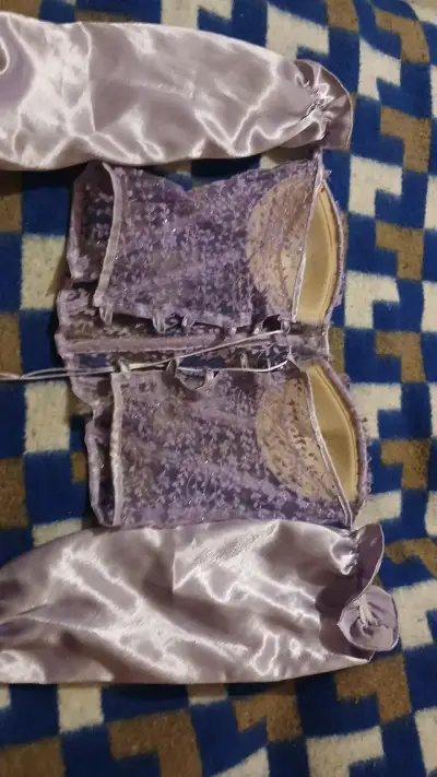 Corset lila con encaje y guantes - miniatura 1