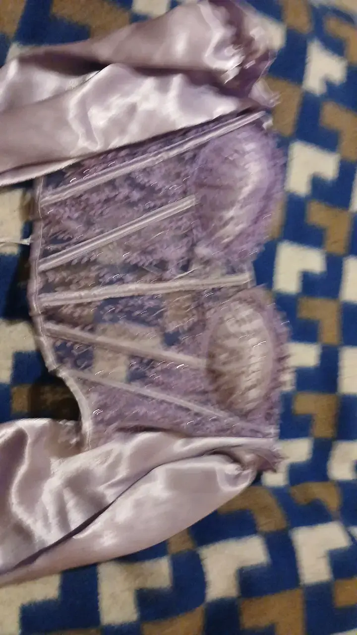 Corset lila con encaje y guantes - 4