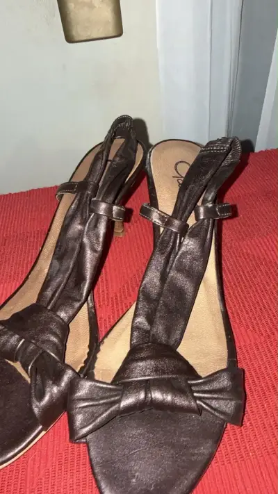 Sandalias de tacón marrón con lazo - miniatura 1