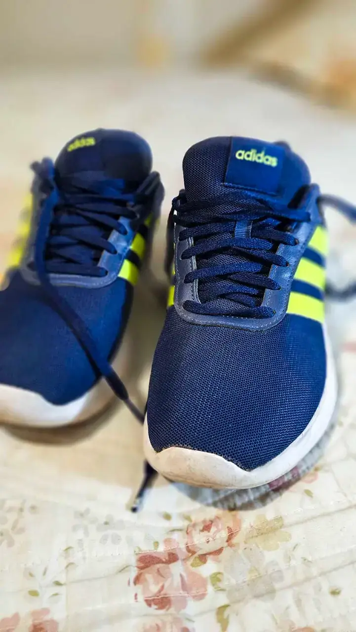 Zapatillas deportivas azul con franjas amarillas - 4