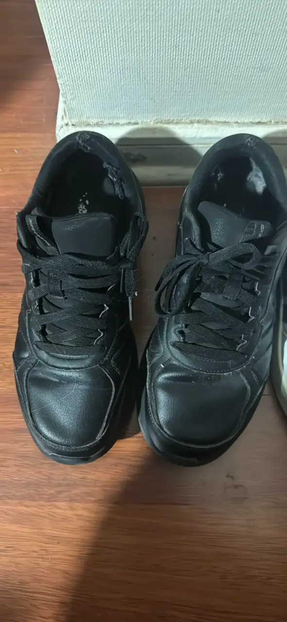 Zapatillas deportivas negras usadas - 1