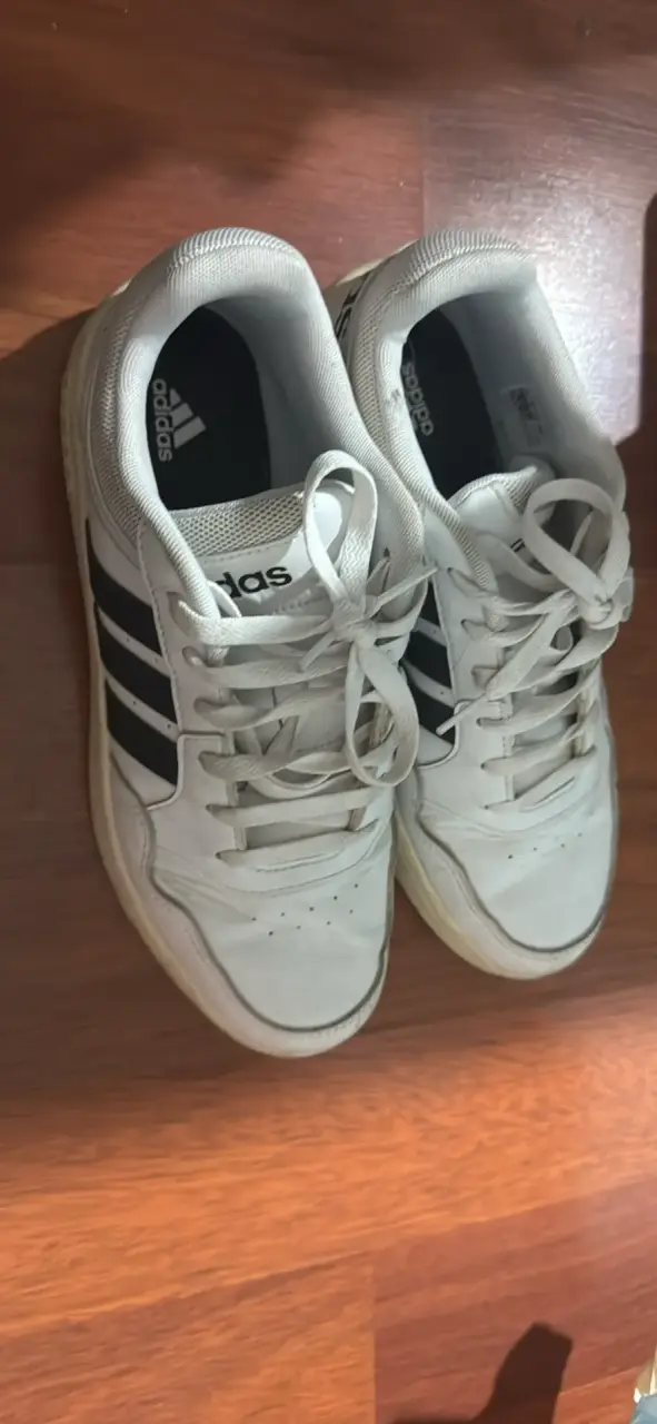 Zapatillas deportivas blancas Adidas usadas - 3