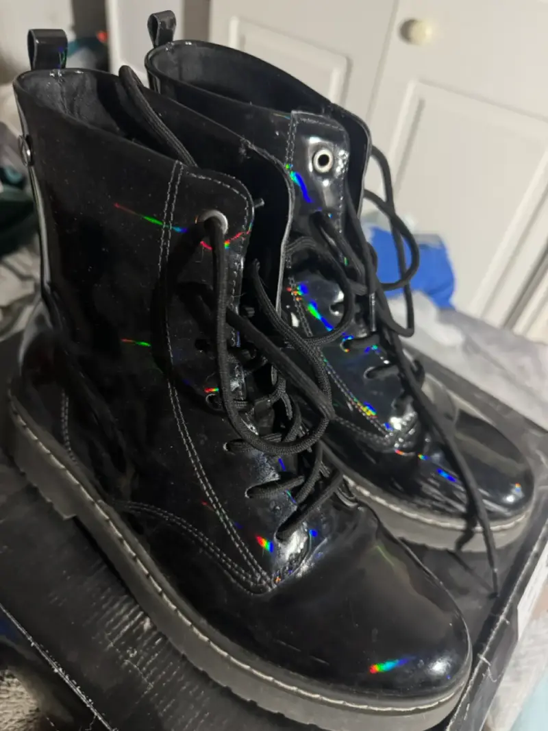Botas negras de charol con cordones - 2