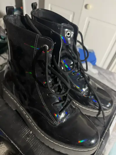 Botas negras de charol con cordones - miniatura 2