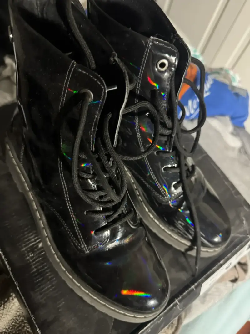 Botas negras de charol con cordones - 3