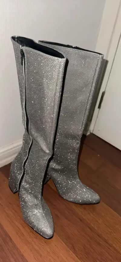 Botas altas plateadas con brillo - miniatura 1